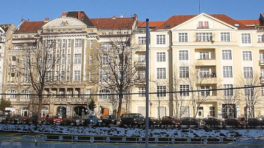 Nyugati Cégcsoport LLC